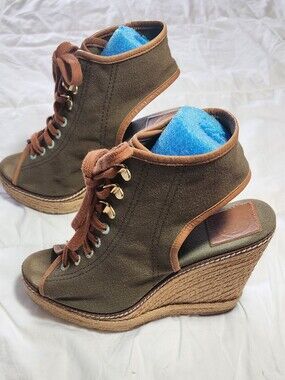 TORY BURCH SZ 8 ARMY GREEN FABRIC OPEN TOE JUTE WEDGE HEEL PLATFORM HEELS